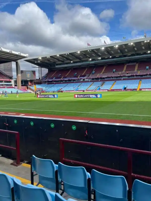 Trinity Road Stand - Block A3 är ett annat prisvärt val.